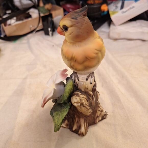 Classic Treasures Female Red Cardinal On Brabch With Flower Porcelain 5.5x3.5 In - Picture 2 of 5